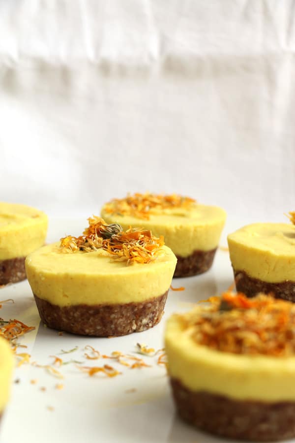 Mango and Turmeric Raw Cupcakes (grain-free & vegan)