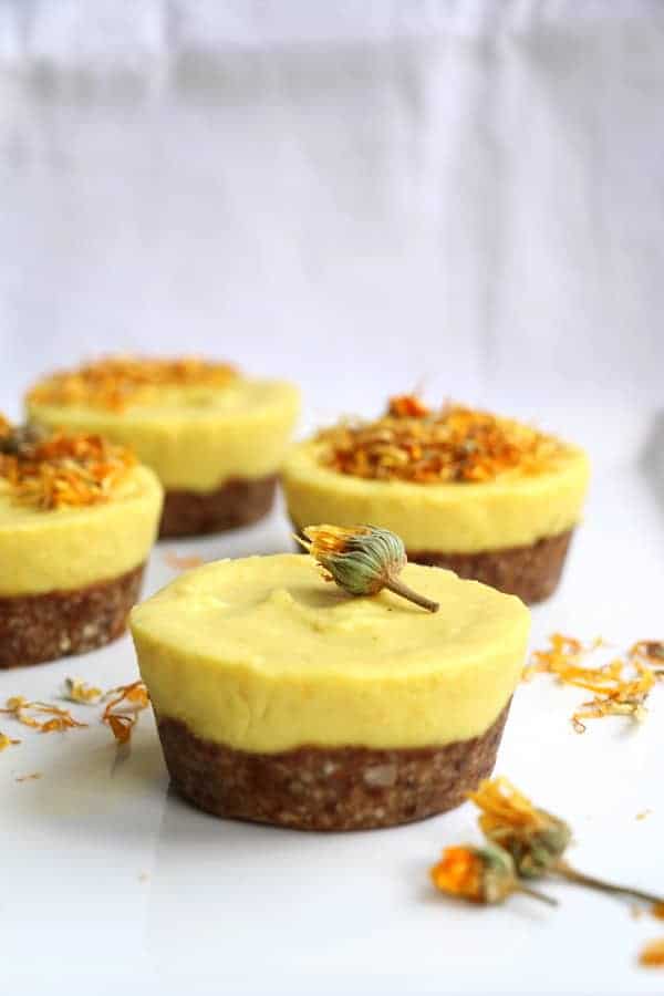 mango and turmeric raw cupcakes (grain-free & vegan)