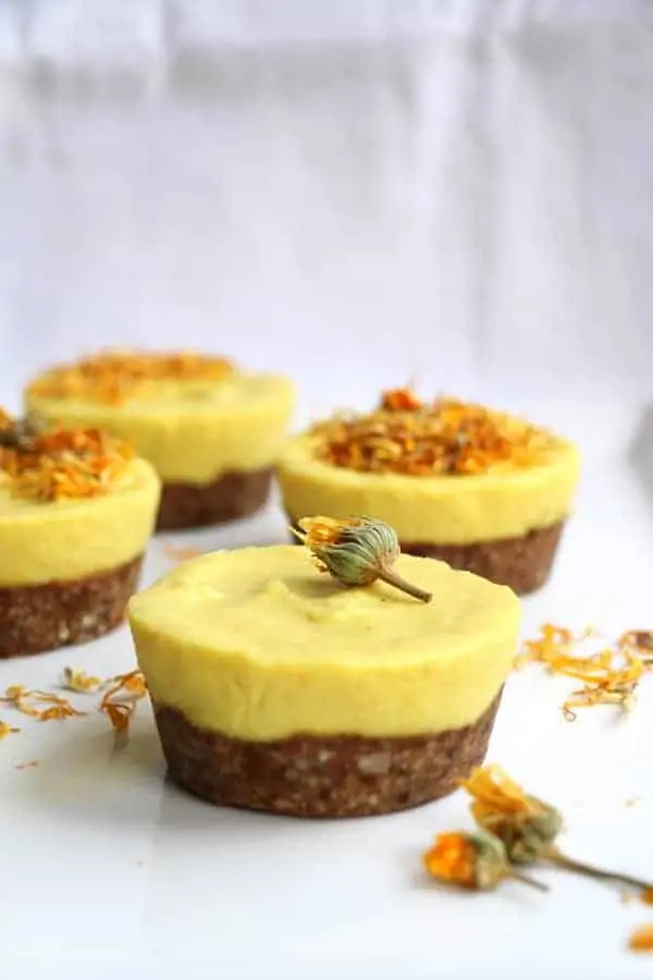 Mango and Turmeric Raw Cupcakes (grain-free & vegan)