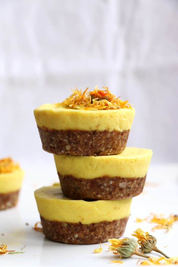 Mango and Turmeric Raw Cupcakes (grain-free & vegan)