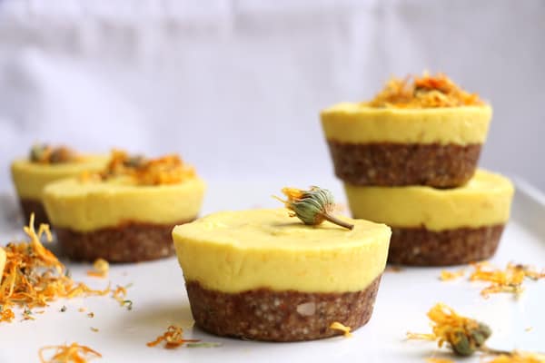 Mango and Turmeric Raw Cupcakes (grain-free & vegan)