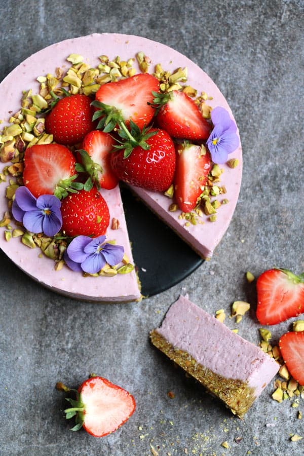 Pistachio and Strawberry Raw Cake (grain-free & vegan)