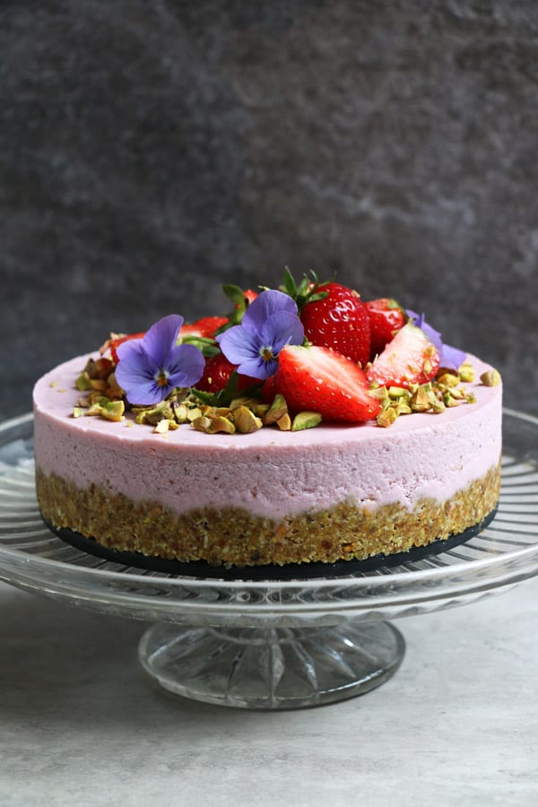 Pistachio and Strawberry Raw Cake (grain-free & vegan)