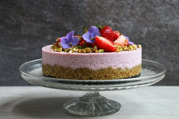 Vegan raw cake with lemon, cranberry, raspberry and blueberry, banan,  cashew cream, coconut butter and coconut milk — dough, color - Stock Photo  | #488409756