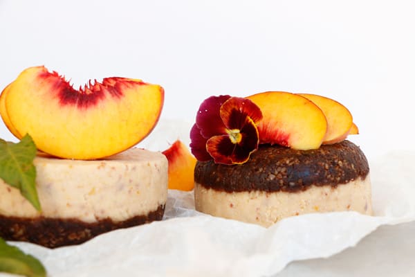 Raw Peach Chocolate Mini Cakes (grain-free & vegan)