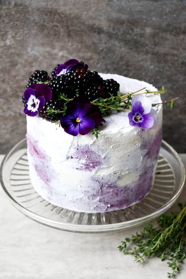 33 Edible Flower Cakes That're Simple But Outstanding