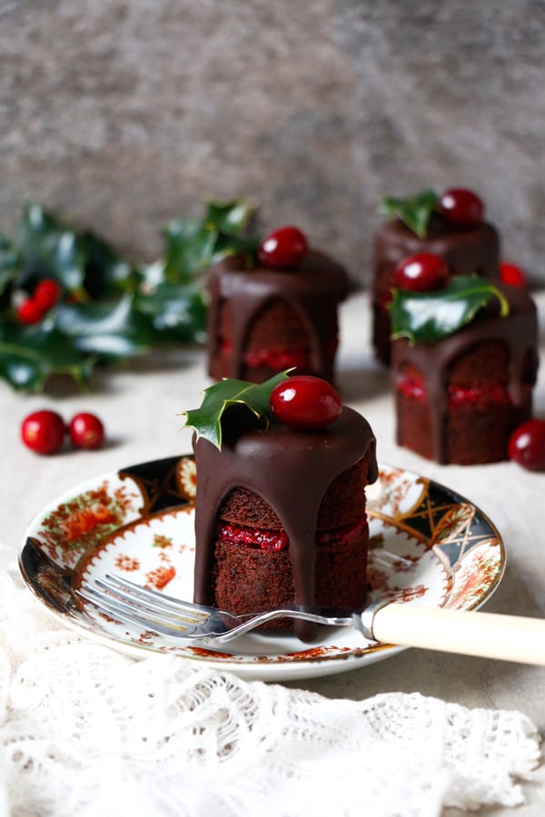 Chocolate Cranberry Christmas Mini Cakes (vegan, gluten-free, nut-free