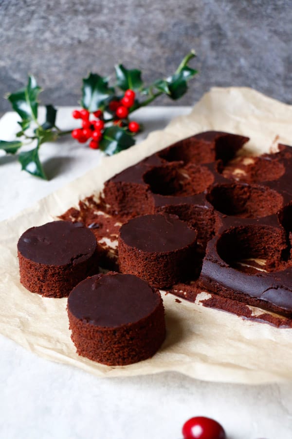 Chocolate Cranberry Christmas Mini Cakes (vegan, gluten-free, nut-free)