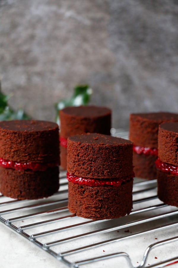 Chocolate Cranberry Christmas Mini Cakes (vegan, gluten-free, nut-free)