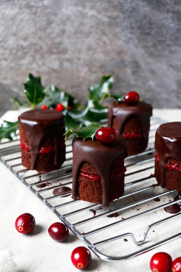 Chocolate Cranberry Christmas Mini Cakes (vegan, gluten-free, nut-free)