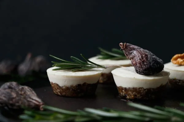 Raw Savoury Mini Vegan Cheesecakes (grain-free)