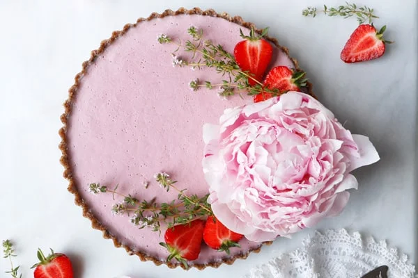 Raw Vegan Strawberry Tart (grain-free)