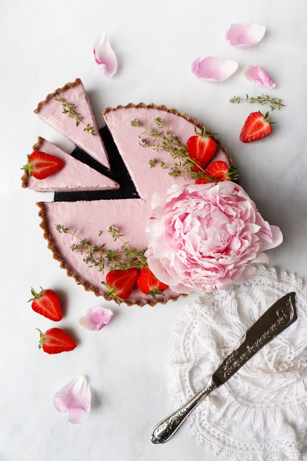 Raw Vegan Strawberry Tart (grain-free)