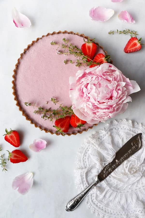 Raw Vegan Strawberry Tart (grain-free)