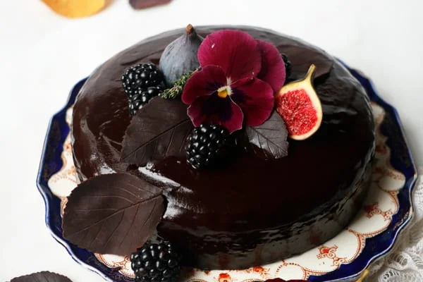 Autumn Chocolate Cake (vegan & gluten-free)