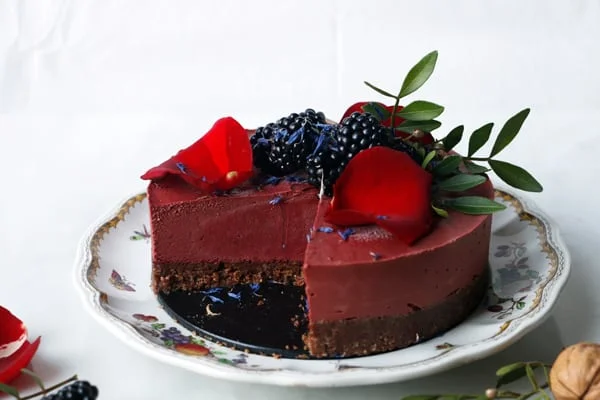 Chocolate Beet Cheesecake (vegan & grain-free)