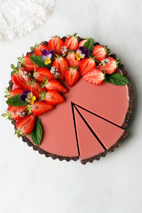 Strawberry Chocolate Tart (vegan & gluten-free)