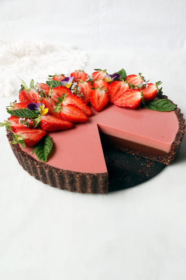 Strawberry Chocolate Tart (vegan & gluten-free)