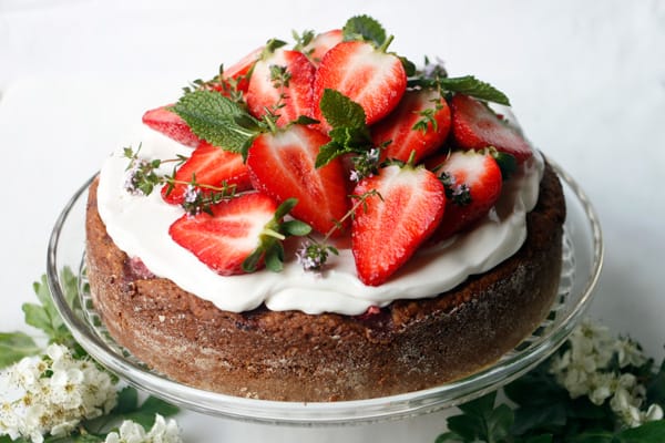 Strawberry Thyme Hazelnut Cake (vegan & gluten-free) - Nirvana Cakery