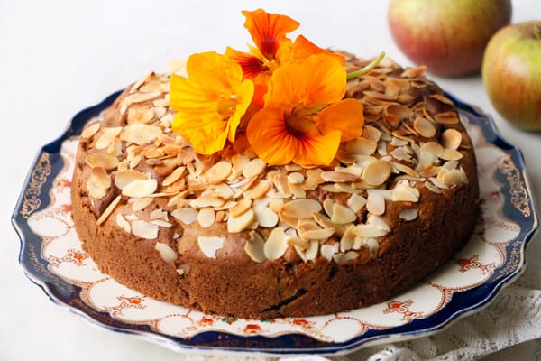 Spiced Apple Cake (vegan & gluten-free)